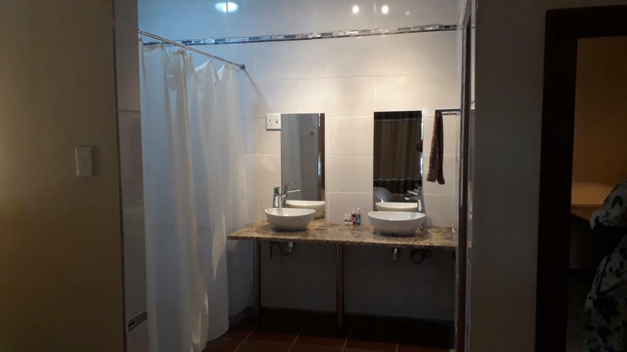 Divundu Guest House Exterior foto